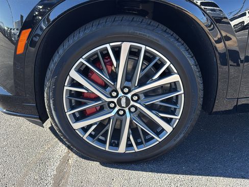 Used 2025 Cadillac XT6 Sport w/ Technology Package image 9