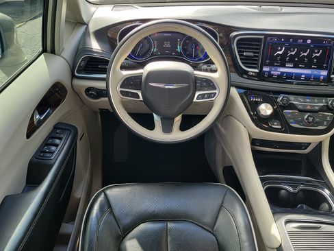 Used 2021 Chrysler Pacifica Limited w/ Uconnect Theater Family Group AWD/4WD image 16