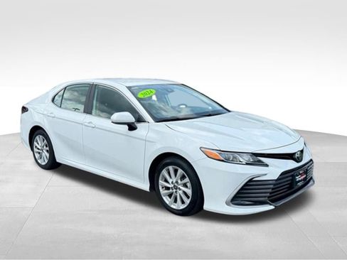 Used 2024 Toyota Camry LE FWD image 9