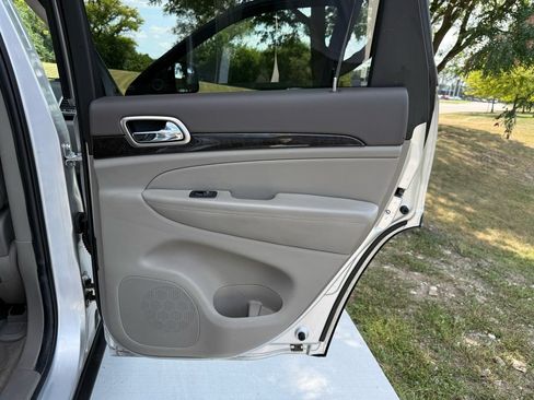 Used 2011 Jeep Grand Cherokee Laredo AWD/4WD image 18