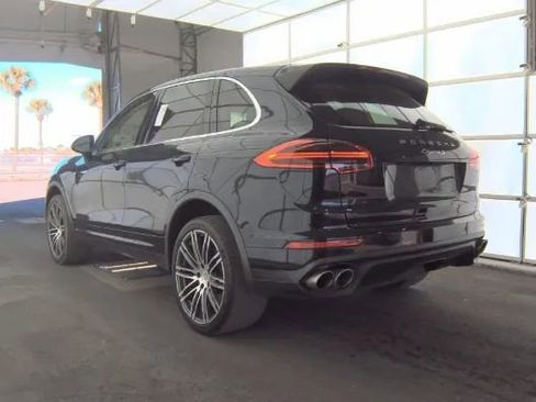 Used 2015 Porsche Cayenne S image 7