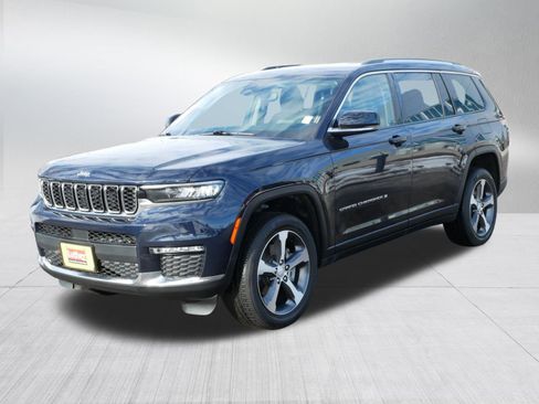 Used 2023 Jeep Grand Cherokee L Limited image 3