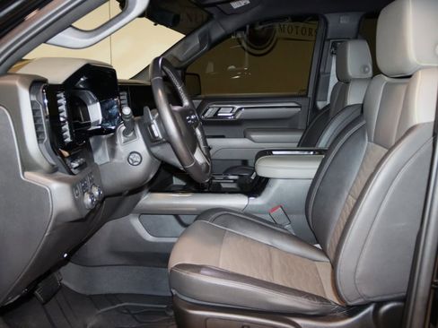 Used 2022 Chevrolet Silverado 1500 ZR2 w/ Technology Package image 37