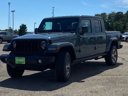 Used 2024 Jeep Gladiator Sport AWD/4WD image 7