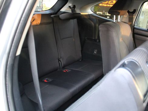 Used 2021 Toyota Highlander L FWD image 12