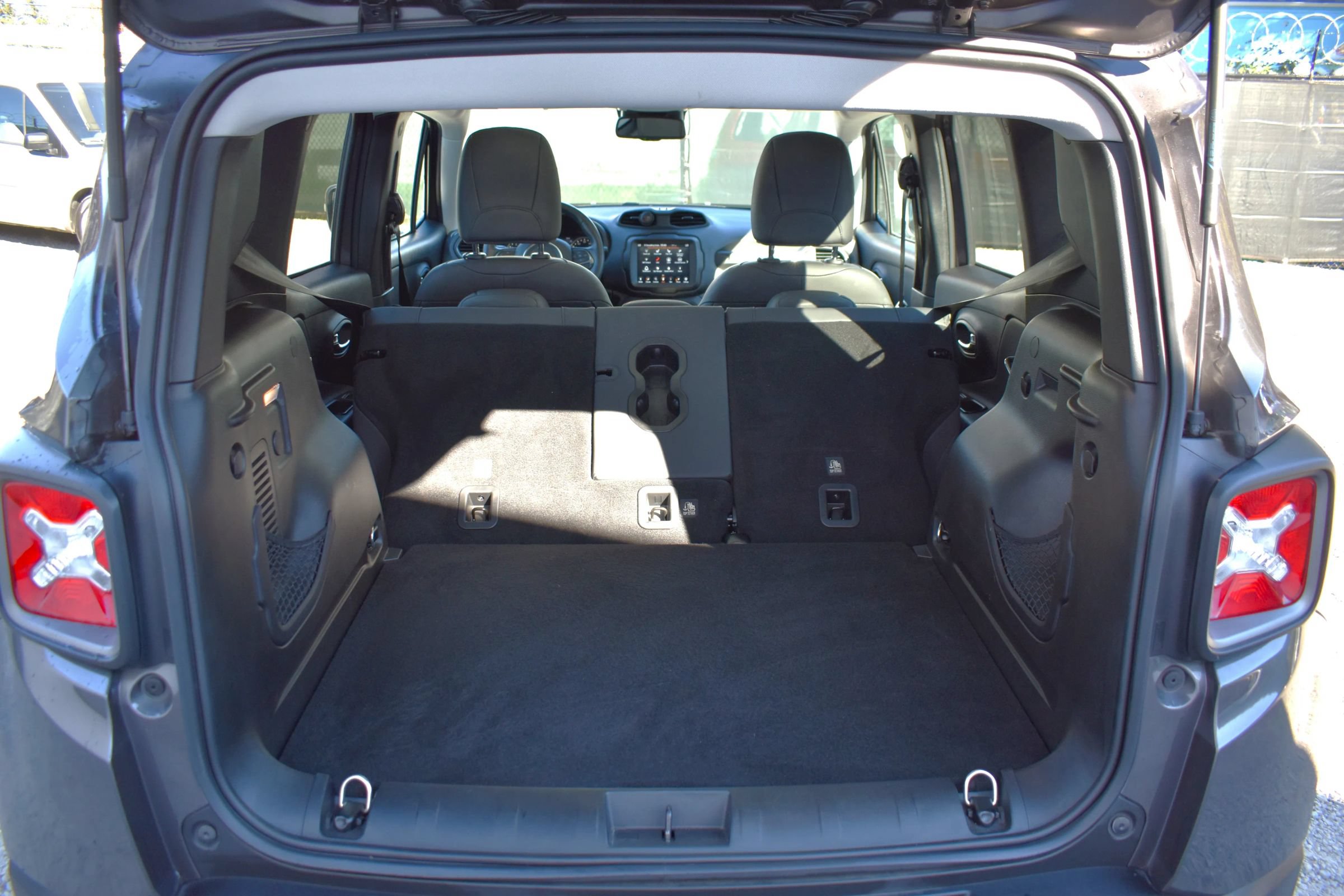 Used 2020 Jeep Renegade Limited w/ UConnect 8.4 Nav Group FWD image 32