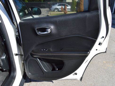 Used 2018 Jeep Compass Latitude FWD image 20