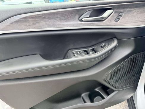 Used 2024 Jeep Grand Cherokee Limited AWD/4WD image 13