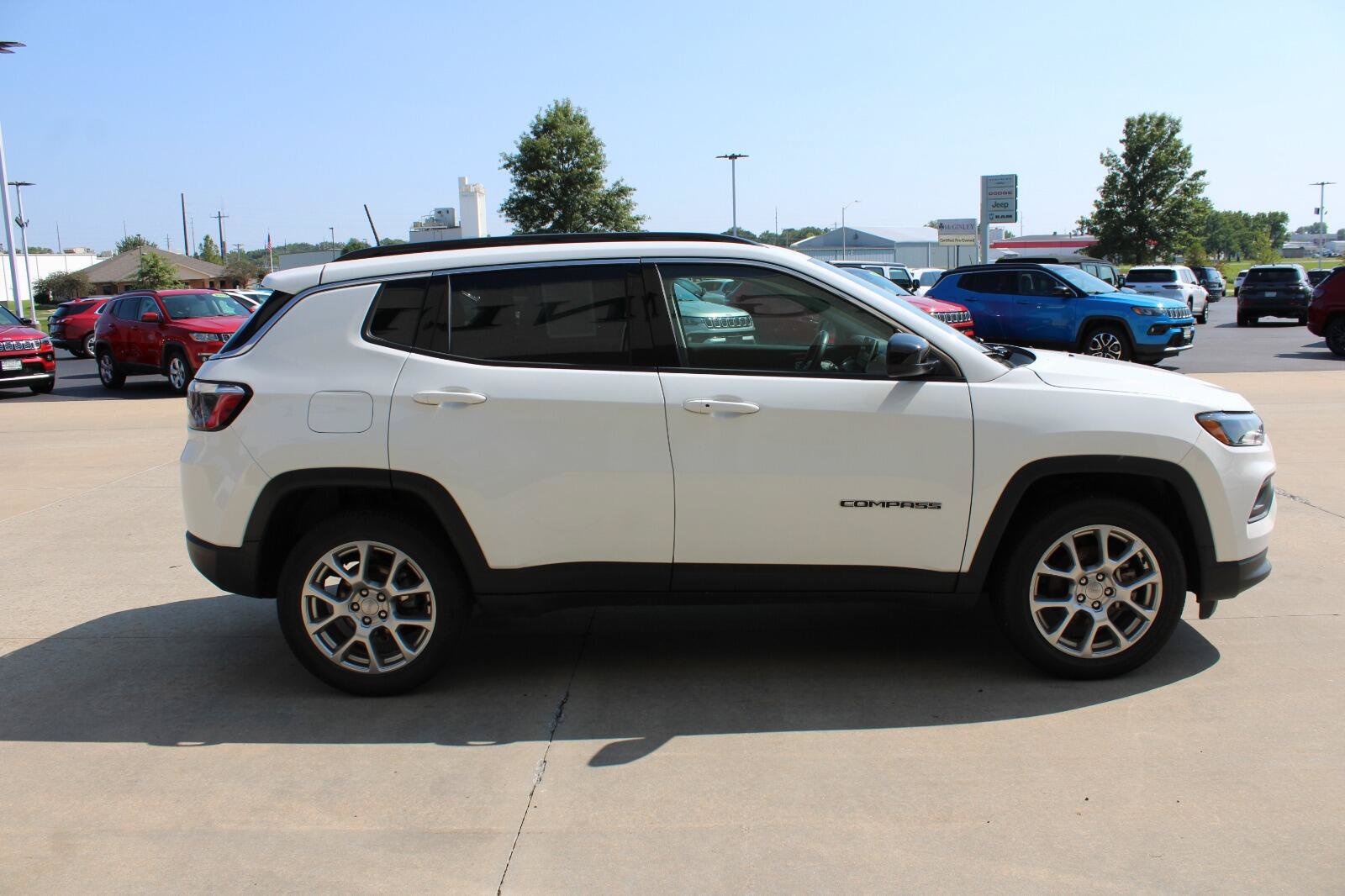 Used 2022 Jeep Compass Latitude AWD/4WD image 6
