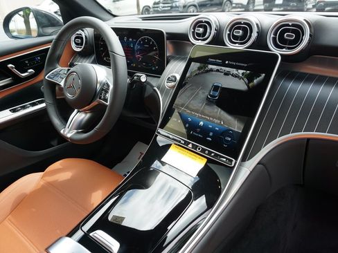 Used 2025 Mercedes-Benz GLC 300 4MATIC image 63