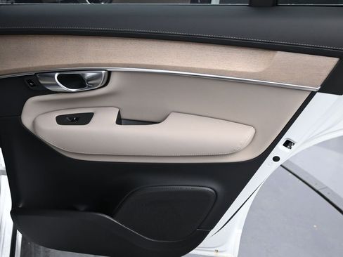 New 2026 Volvo XC90 B6 Plus w/ Protection Package Premier AWD/4WD image 16