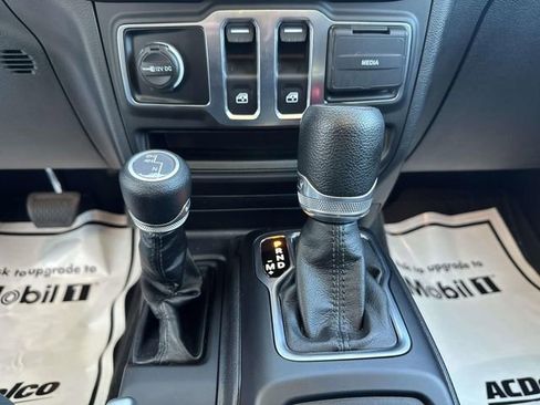 Used 2023 Jeep Wrangler Sport AWD/4WD image 59
