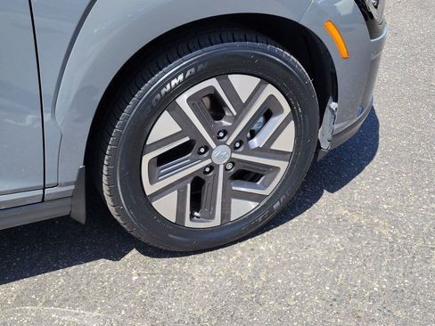 Used 2023 Hyundai Kona Limited FWD image 9