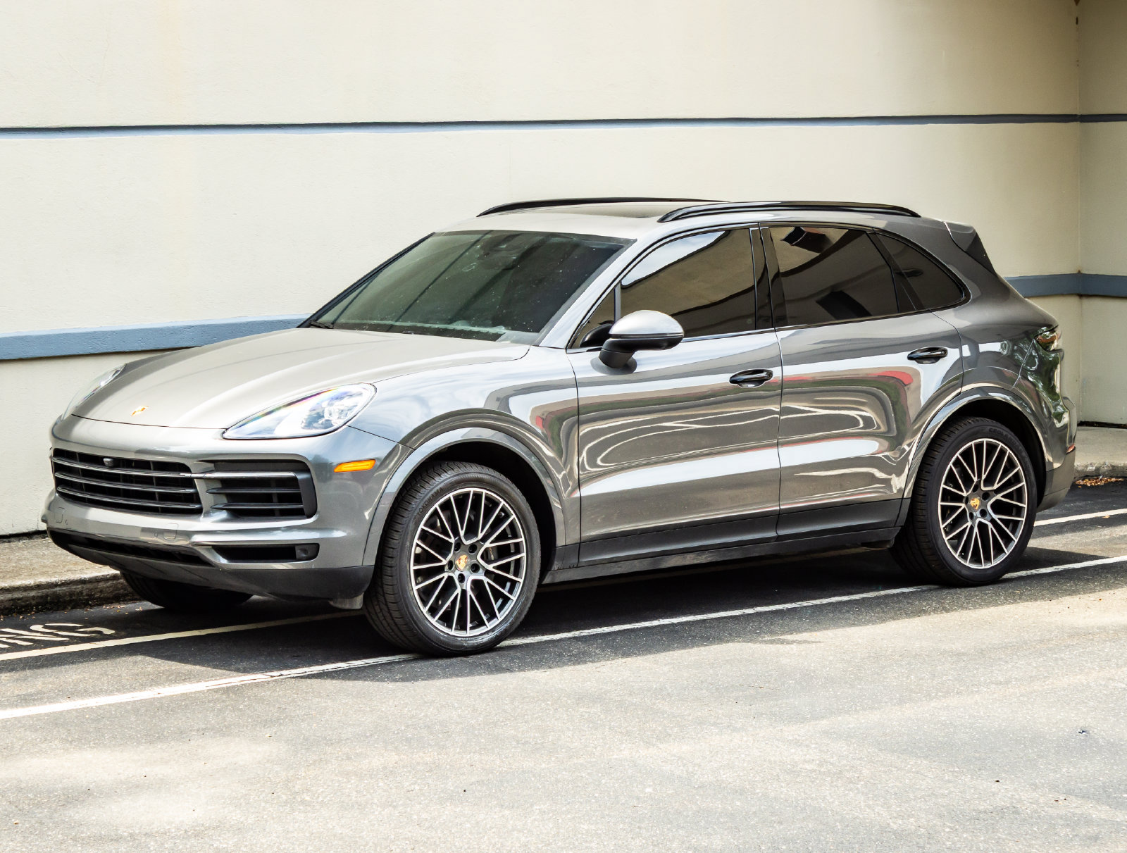 Used 2023 Porsche Cayenne AWD/4WD image 3