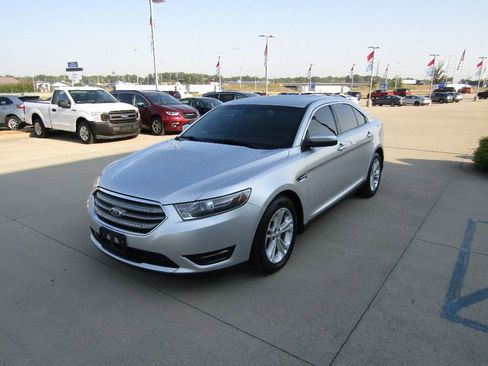 Used 2015 Ford Taurus SEL image 1