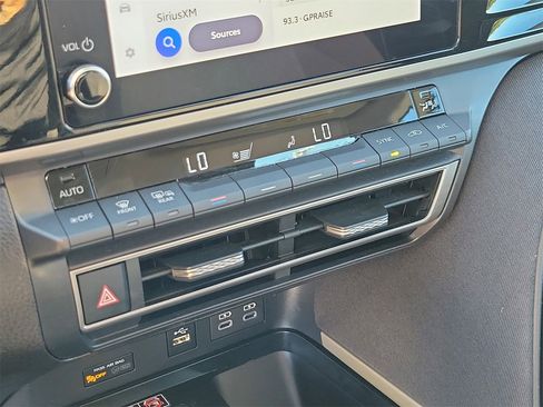 Used 2025 Toyota Camry LE image 27