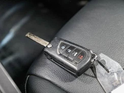 Certified 2020 Toyota Camry SE image 29