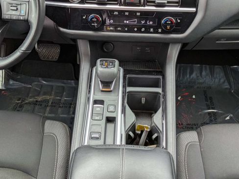 Used 2024 Nissan Pathfinder SV FWD image 21