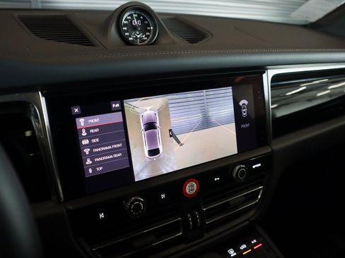 Certified 2026 Porsche Macan AWD/4WD image 21