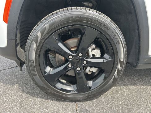 Used 2024 Jeep Grand Cherokee Limited w/ Black Appearance Package image 37