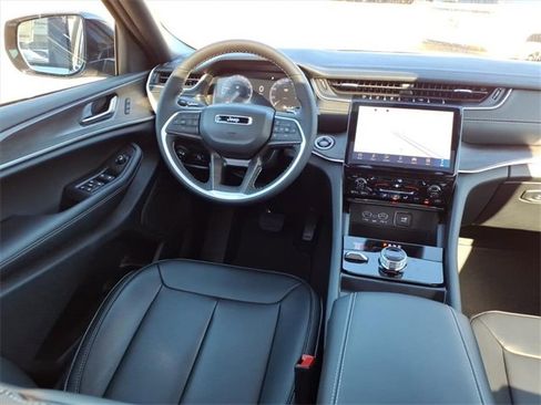 New 2025 Jeep Grand Cherokee Limited image 4