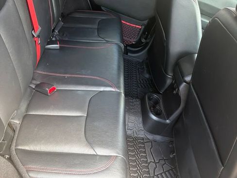 Used 2017 Jeep Wrangler Unlimited Rubicon AWD/4WD image 11