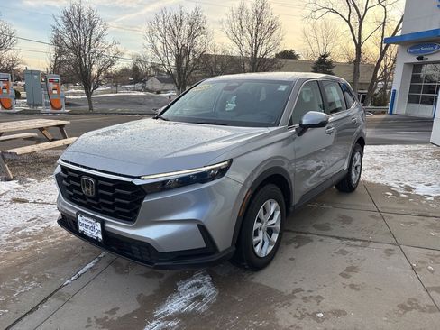 Used 2023 Honda CR-V LX image 3