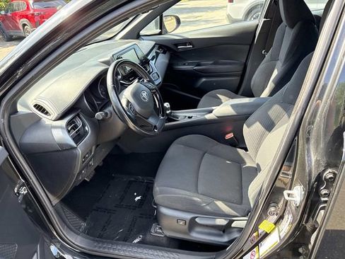 Used 2018 Toyota C-HR XLE FWD image 14