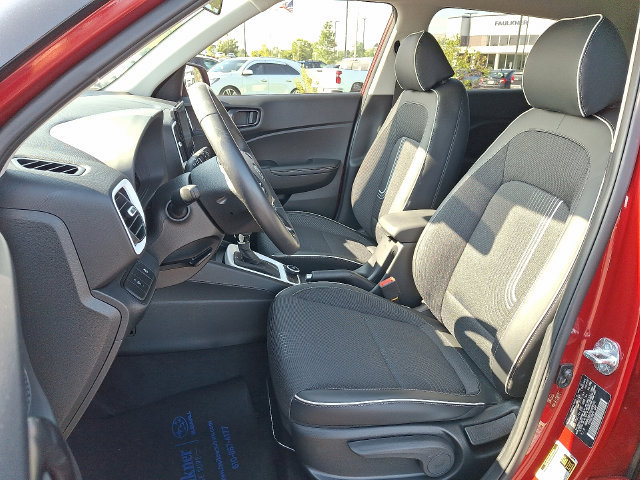 Used 2025 Hyundai Venue Limited FWD image 14