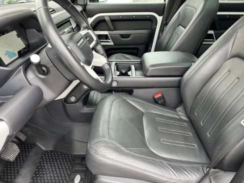 Used 2020 Land Rover Defender 110 SE image 5