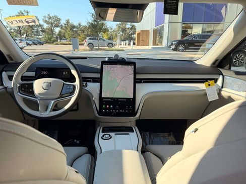 New 2025 Volvo EX90 Ultra w/ Protection Package Premier AWD/4WD image 14