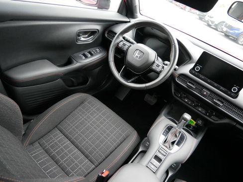 Used 2025 Honda HR-V Sport image 9