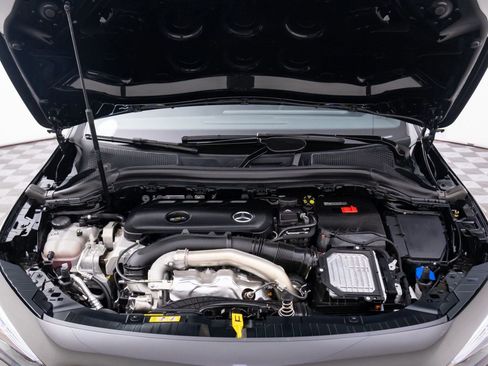 Used 2025 Mercedes-Benz GLA 250 4MATIC w/ Exclusive Package image 32