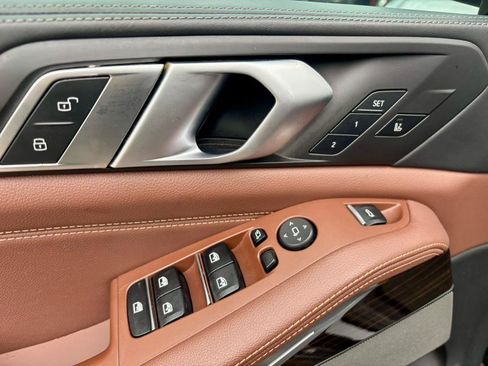 Used 2019 BMW X5 xDrive50i w/ M Sport Package image 18