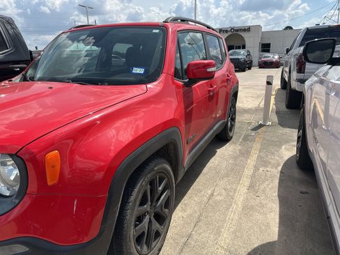 Used 2018 Jeep Renegade Altitude FWD image 1