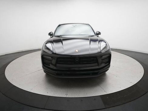Certified 2024 Porsche Macan S image 9