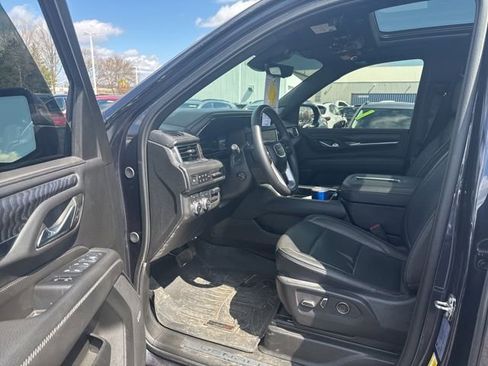 Used 2024 GMC Yukon Denali w/ Advanced Technology Package image 2