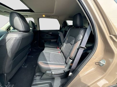 Used 2025 Nissan Pathfinder Platinum w/ Cargo Package AWD/4WD image 27