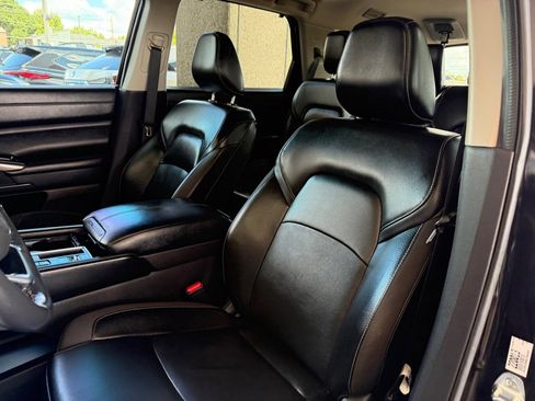 Used 2022 Nissan Pathfinder SL w/ SL Premium Package FWD image 6