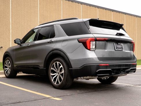 Used 2025 Ford Explorer ST-Line w/ Premium Package RWD image 7