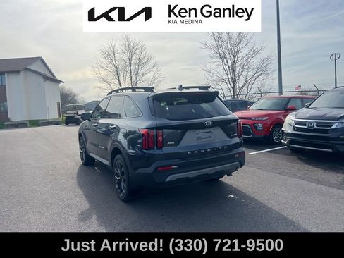 Certified 2021 Kia Sorento EX w/ EX AWD X-Line Package image 7
