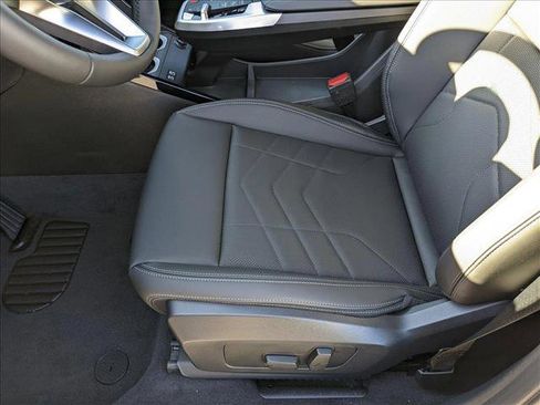 Used 2025 BMW X2 xDrive28i w/ Technology Package image 4