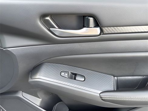 Used 2024 Nissan Altima 2.5 SV w/ SV Premium Package image 19