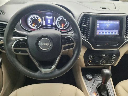 Used 2019 Jeep Cherokee Latitude w/ Popular Appearance Group AWD/4WD image 22