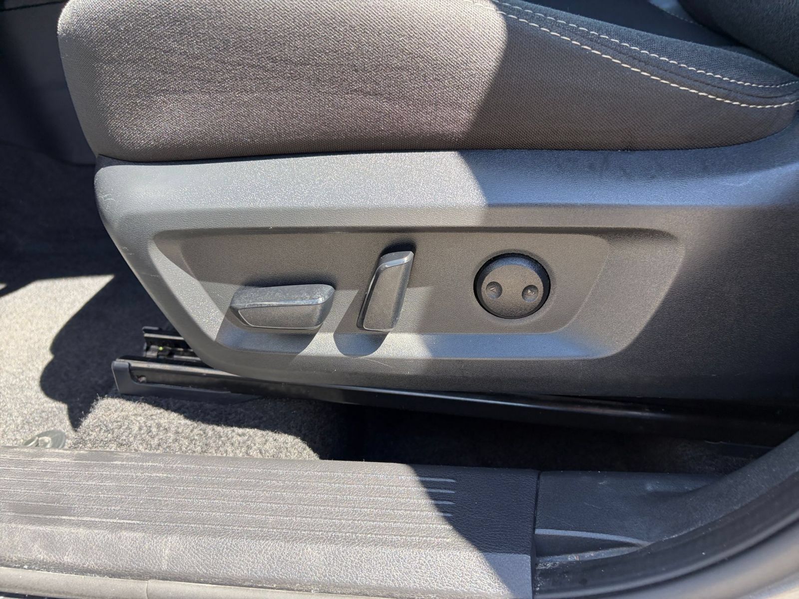 Used 2025 Nissan Rogue SV AWD/4WD image 21