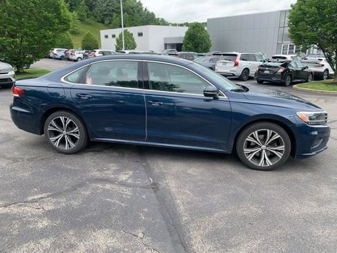 Used 2020 Volkswagen Passat 2.0T SEL FWD image 4