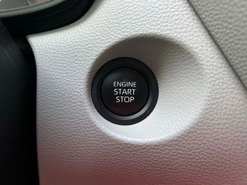 Used 2025 Toyota Corolla Cross LE FWD image 28