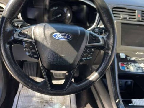 Used 2019 Ford Fusion SE FWD image 10