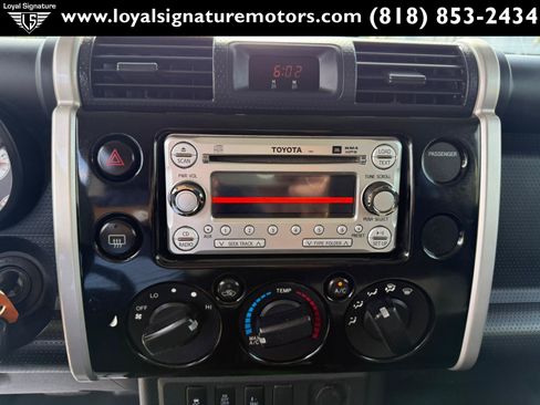 Used 2014 Toyota FJ Cruiser 4WD w/ Upgrade Package image 24