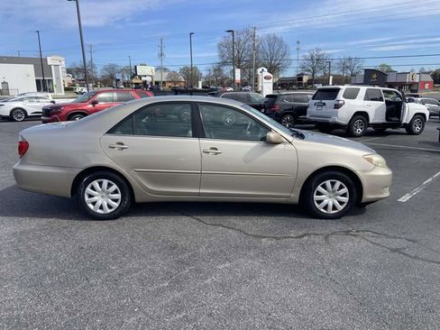 Used 2006 Toyota Camry LE image 2
